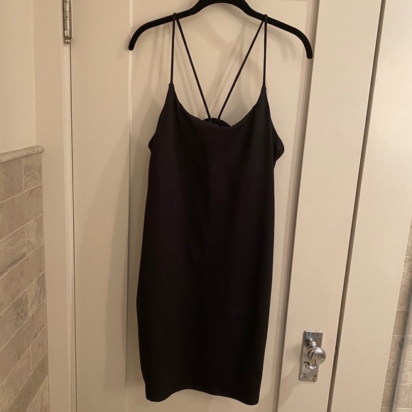 Black open back fabletics dress - Picture 3 of 3
